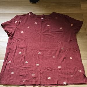 Maurices Burgundy Short Sleeve Tee with Pale Pink Pumpkin Motif